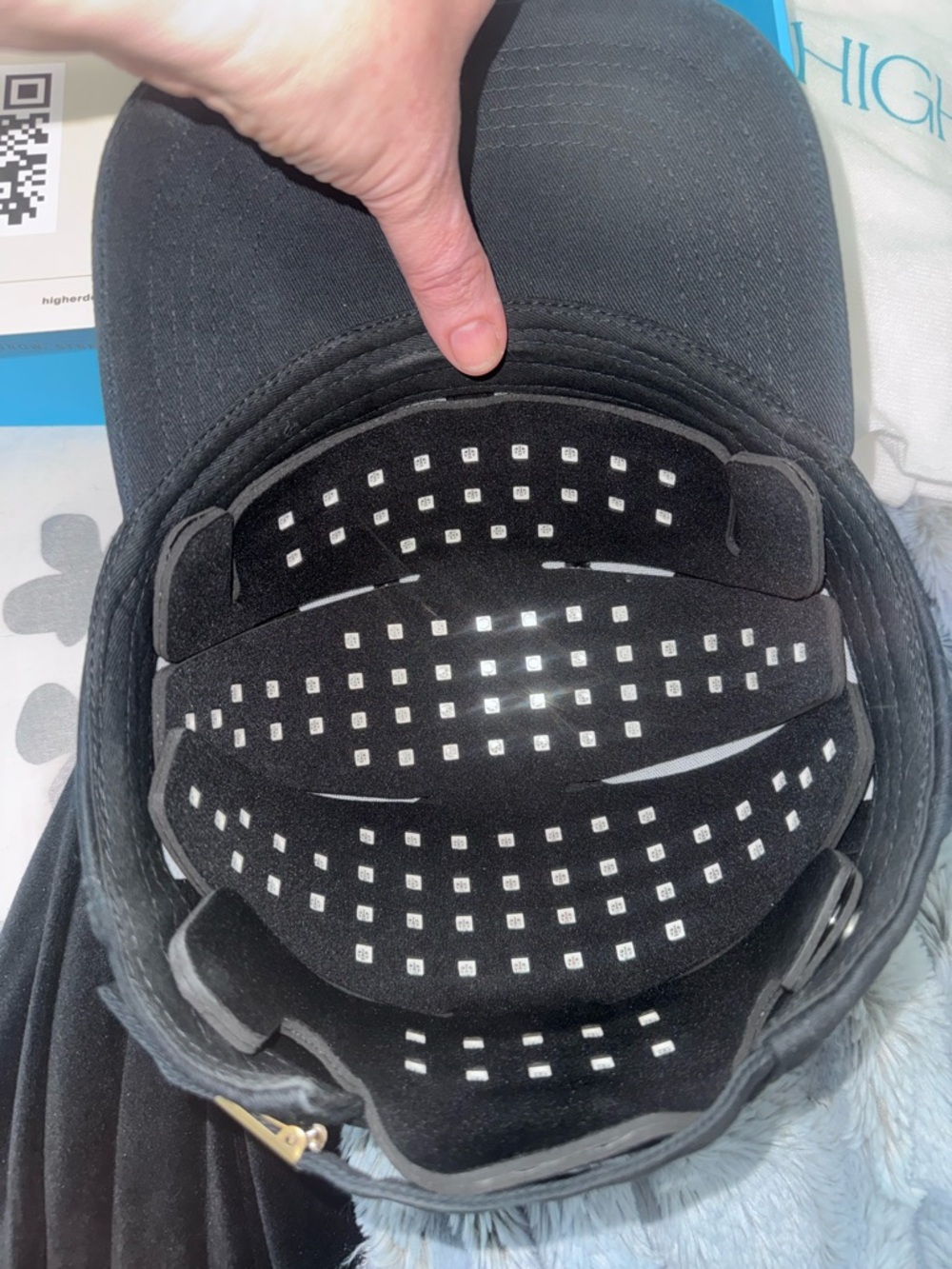 HigherDOSE Black Red Light Therapy Hat - Scalp Health & Hair Vitality - Picture 4 of 7